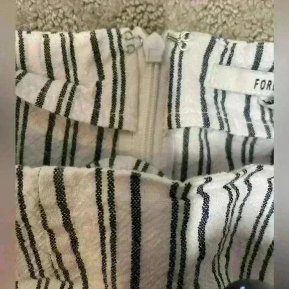 Black and white striped Skort, Forever 21, size large - Picture 7 of 8